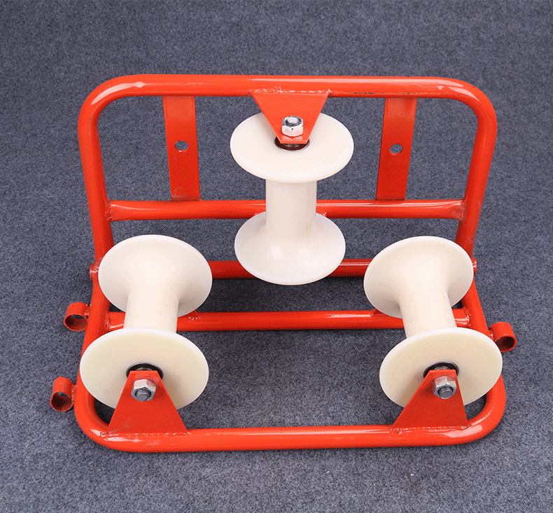 Cable pulling roller